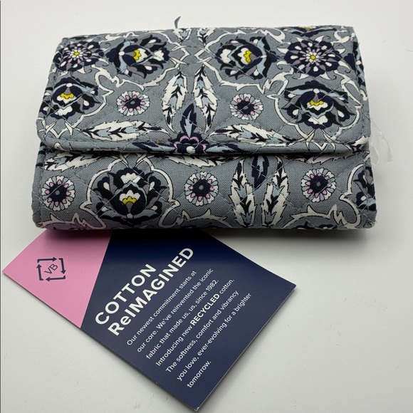 NWT Vera Bradley Riley Plaza Tile Wallet - Picture 1 of 7